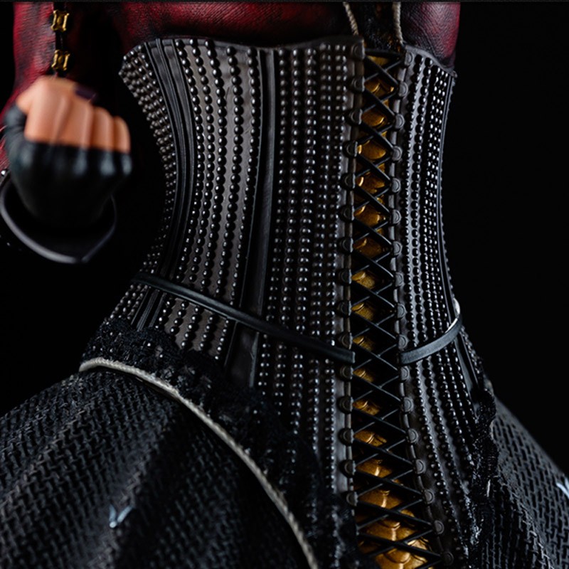 etc-statue-da-morrigan-corsetdetail.jpg